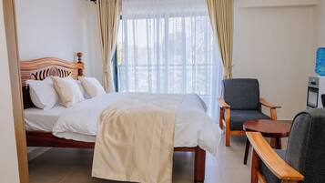 1 bedroom, desk, WiFi, bed sheets