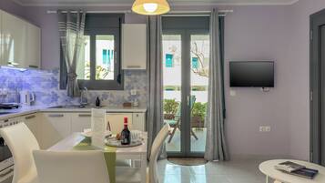 Comfort Apartment, 1 Queen Bed with Sofa bed, Kitchen | Private kitchen