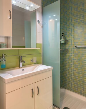 Comfort Apartment, 1 Queen Bed with Sofa bed, Kitchen | Bathroom