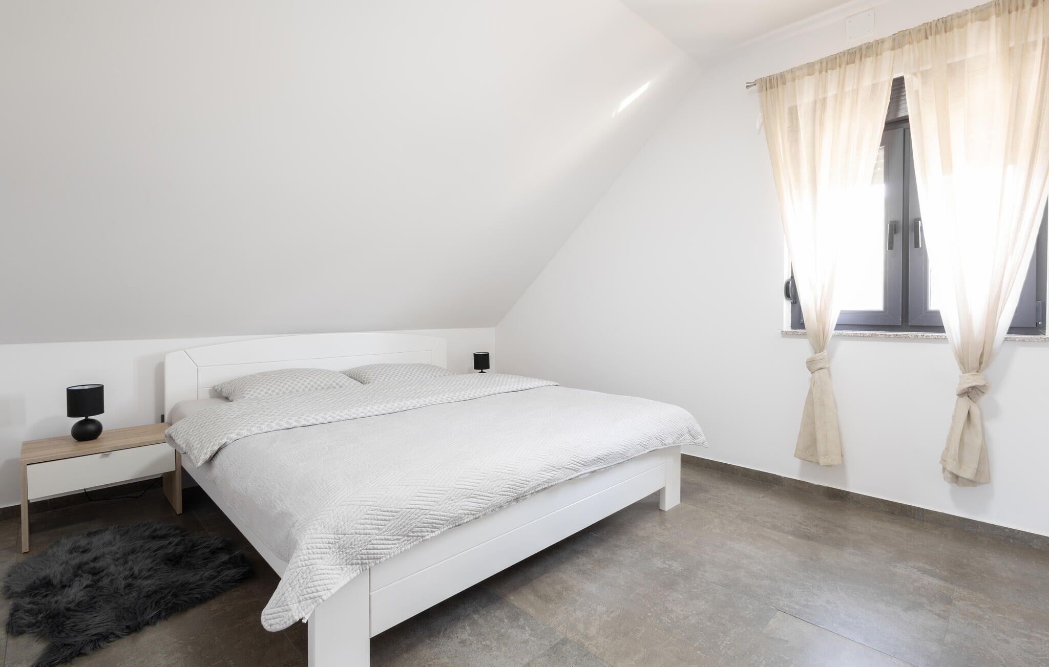2 bedrooms, in-room safe, travel cot, free WiFi