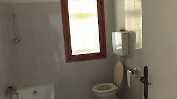 Asciugacapelli, bidet, asciugamani, sapone