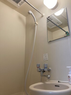 Hårtørrer, håndklæder, Sæbe, Toiletpapir