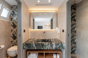 Studio | Bathroom