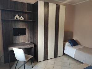 1 chambre, coffres-forts dans les chambres, bureau, lit parapluie