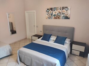 1 Schlafzimmer, Zimmersafe, Schreibtisch, Reisekinderbett