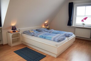 3 bedrooms, travel cot, free WiFi, bed sheets