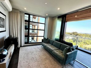 Televisión y oficina 