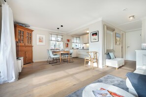 TV, stereo - "Enjoy an unforgettable vacation in the Lüttje Liebe apartment on Sylt!" (Sylt / OT Keitum)