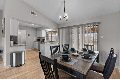 DFW Retreat • Pool, Spa & Minutes to Dallas & Fort Worth