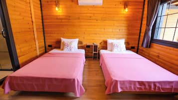 2 bedrooms, desk, laptop workspace, soundproofing