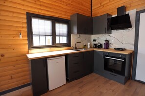 Family Bungalow | Private kitchen | Coffee/tea maker, electric kettle, highchair