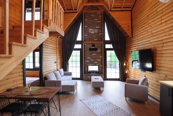 Family Bungalow | 2 bedrooms, desk, laptop workspace, soundproofing