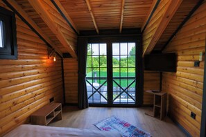 Family Bungalow | 2 bedrooms, desk, laptop workspace, soundproofing