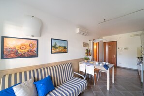 TV - Gorgeous retreat with swimming pool and garden (Bibione)