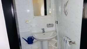 Shower, hair dryer, bidet - Two-room apartment SINFONIA 2 places (Lido Marini)