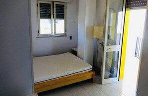 1 habitación y cuna de viaje 