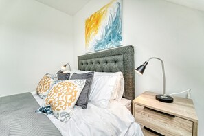 1 bedroom, bed sheets