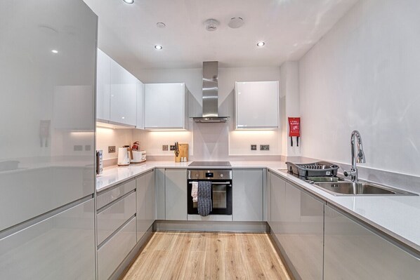 Micro-ondes, four, plaque de cuisson