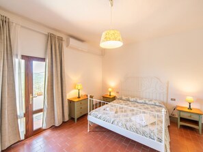 1 bedroom, travel cot, free WiFi - Nice apartment for 4 guests with A/C, WIFI, pool, TV, pets allowed and panoramic view (Pontassieve)