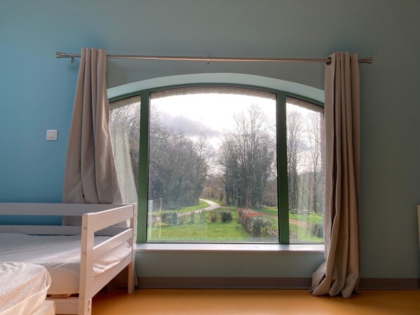 Quadruple Room | Soundproofing, free WiFi - Ostal Scrignac - Gîte d'étape de la Gare (Scrignac)