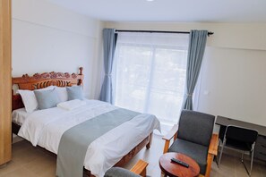 1 bedroom, desk, free WiFi, bed sheets - Tranquil studio near Wilson Airport (Nairobi)