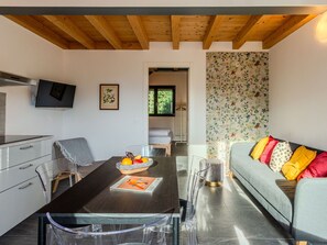 Interior - Lovely apartment for 4 people with A/C, WIFI, pool, TV, patio and panoramic view (Dervio)