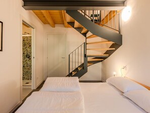 2 bedrooms, travel crib, free WiFi