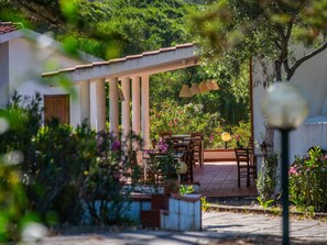 Outdoor dining - Wonderful private villa for 5 guests with pool, A/C, terrace and pets allowed (Badesi)