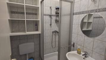 Dusche, Handtücher, Seife, Toilettenpapier