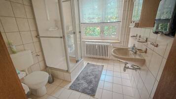 Dusche, Handtücher, Seife, Toilettenpapier