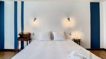 4 bedrooms, iron/ironing board, travel cot, free WiFi
