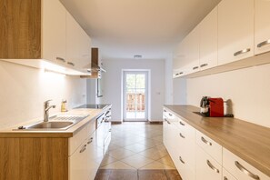 KylskÄp, mikrovÄgsugn, ugn och diskmaskin