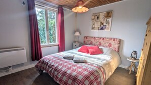 2 bedrooms, WiFi (free), bed sheets - Cozy chalet in the Vosges, peaceful setting, 4 ppl (Anould)