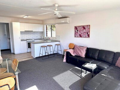 Sunny Shackell- 12pm checkout, pet friendly