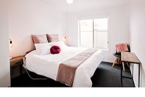 2 chambres, fer et planche à repasser, Wi-Fi gratuit, draps fournis