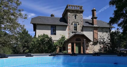 Domaine de l'Île: Historic house with pool and Wi-Fi
