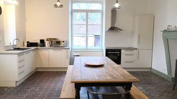 Réfrigérateur, micro-ondes, four, lave-vaisselle