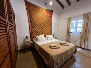 4 habitaciones, tabla de planchar con plancha y ropa de cama 