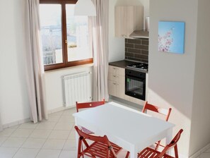 Standard Apartment, Balcony, Garden View | Private kitchen - Case Cosi Apartments Verona (Verona)