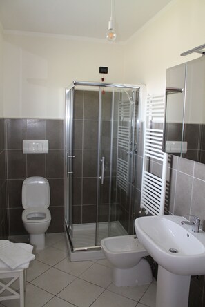 1 bedroom, iron/ironing board, free WiFi