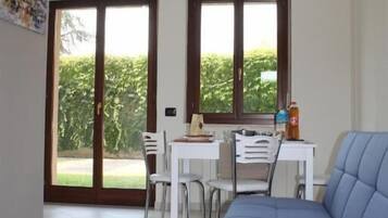 Télévision à écran plat de 30 pouces avec chaßnes par cùble