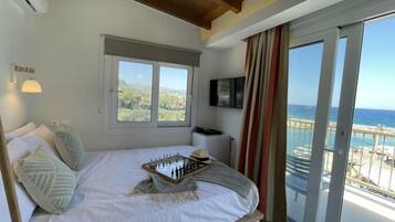 Deluxe-studio, parveke, merinäköala | 1 makuuhuone, pimennysverhot, äänieristys, silitysrauta/-lauta