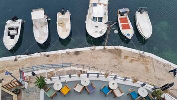 Deluxe-studio, parveke, merinäköala | Terassi/patio