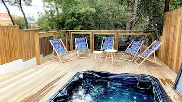 Bañera de hidromasaje al aire libre