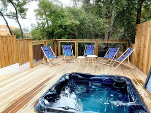 Bain à remous extérieur
