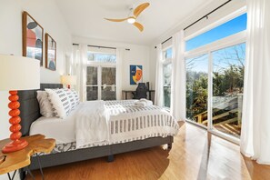 5 bedrooms, desk, iron/ironing board, WiFi