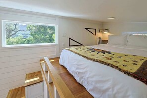 Tabla de planchar con plancha, wifi y ropa de cama 