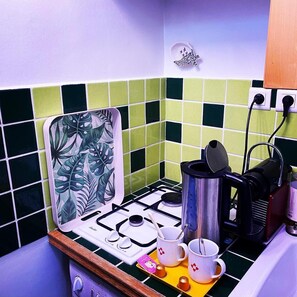 Oven, stovetop, eco-friendly cleaning products, paper towels