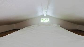 1 bedroom, iron/ironing board, travel cot, WiFi