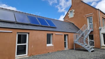 Double Room, Courtyard View | Bed sheets